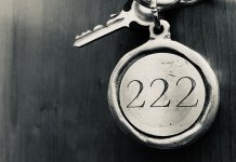 Personalizowane breloki w podróży – jak mały przedmiot może stać się nośnikiem wspomnień? personalizowane breloki 3.jpg