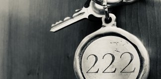 Personalizowane breloki w podróży – jak mały przedmiot może stać się nośnikiem wspomnień? personalizowane breloki 3.jpg