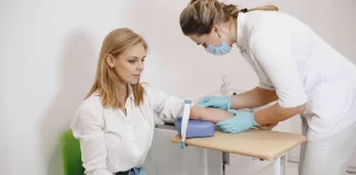 Dlaczego nie należy lekceważyć zaleceń po pobraniu krwi? lab-med.pl - 254-dlaczego-nie-nalezy-lekcewazyc-zalecen-po-pobraniu-krwi.webp